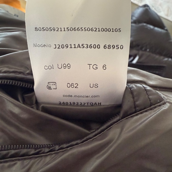 2025 Moncler Maya Sz 6 ! Mint !!!! - Picture 7 of 13